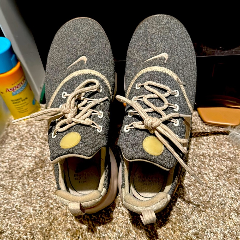 Women’s Nike sneakers